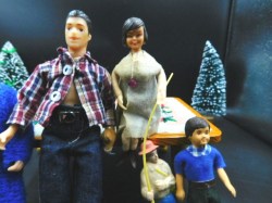 lot 18 dollhouse dolls 5 b